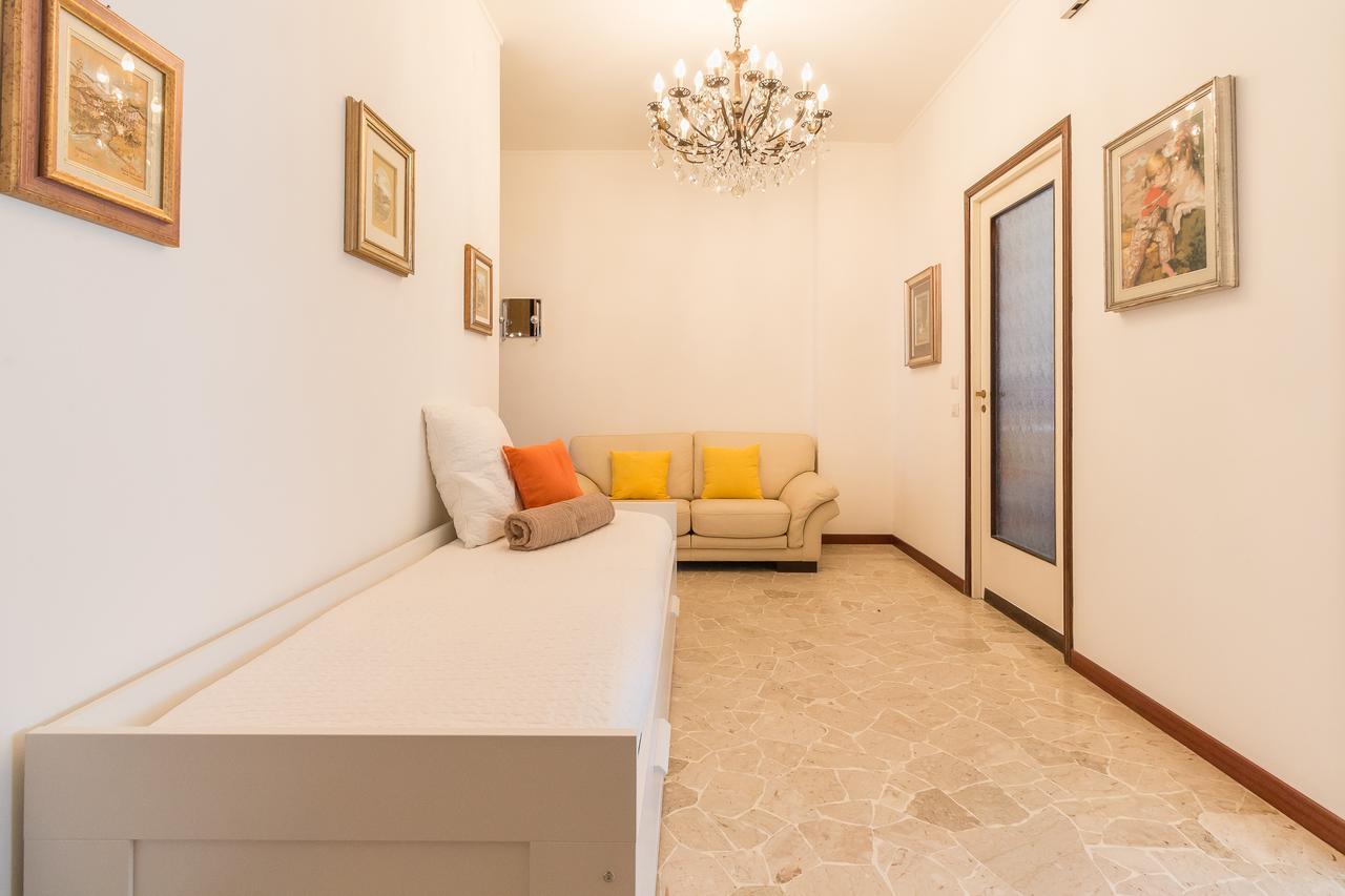 Alessia'S Flat- Sondrio M3 Apartment Milan Bagian luar foto
