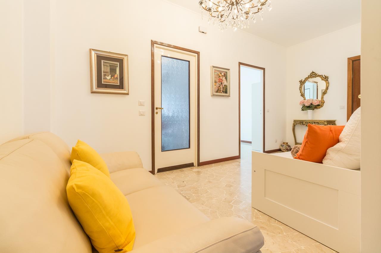 Alessia'S Flat- Sondrio M3 Apartment Milan Bagian luar foto