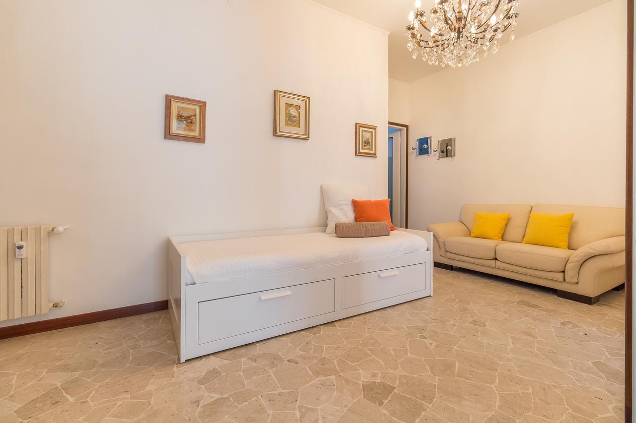 Alessia'S Flat- Sondrio M3 Apartment Milan Bagian luar foto