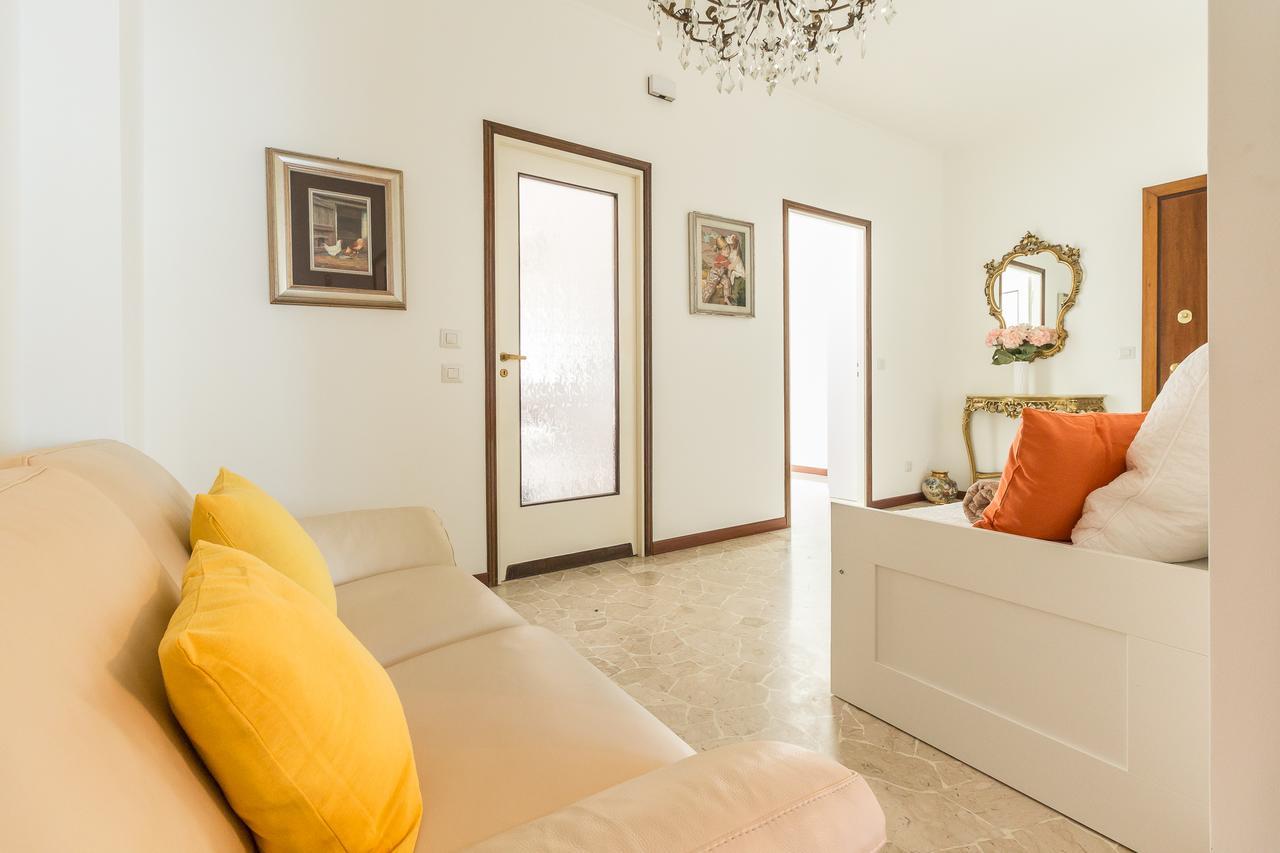 Alessia'S Flat- Sondrio M3 Apartment Milan Bagian luar foto
