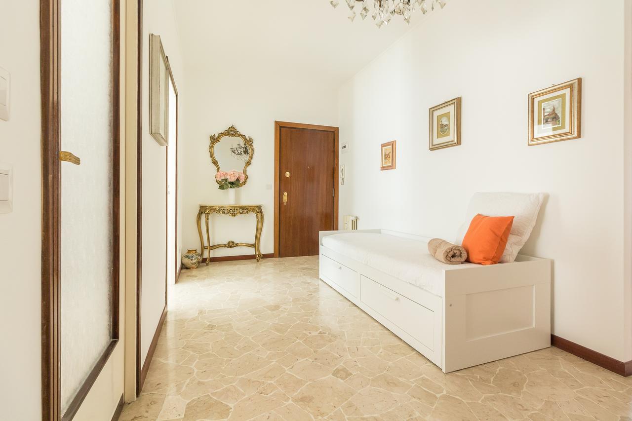 Alessia'S Flat- Sondrio M3 Apartment Milan Bagian luar foto