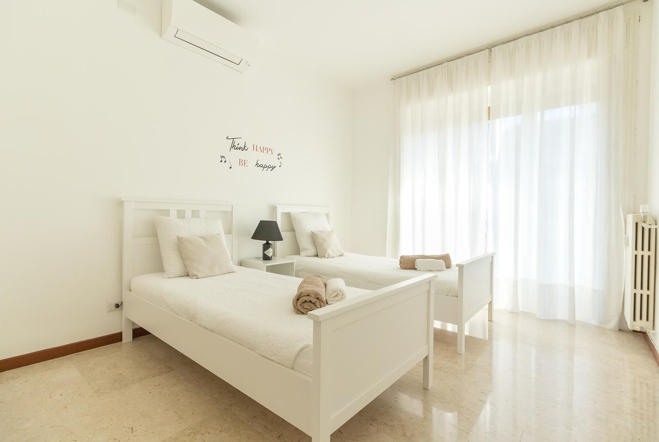 Alessia'S Flat- Sondrio M3 Apartment Milan Bagian luar foto