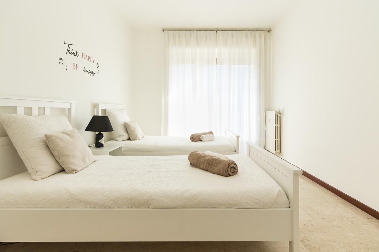 Alessia'S Flat- Sondrio M3 Apartment Milan Bagian luar foto